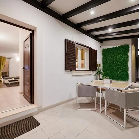 Demonta Villa Trogir