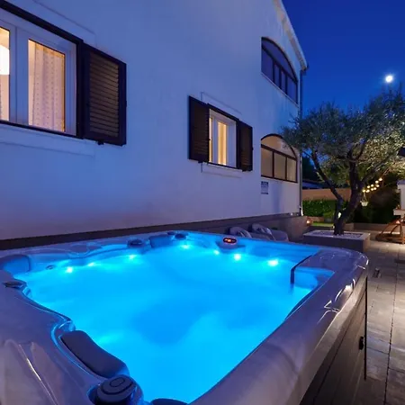 Demonta * تروغير