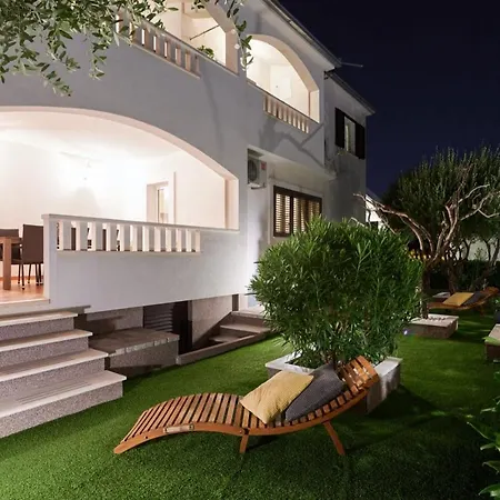 Demonta فيلة تروغير