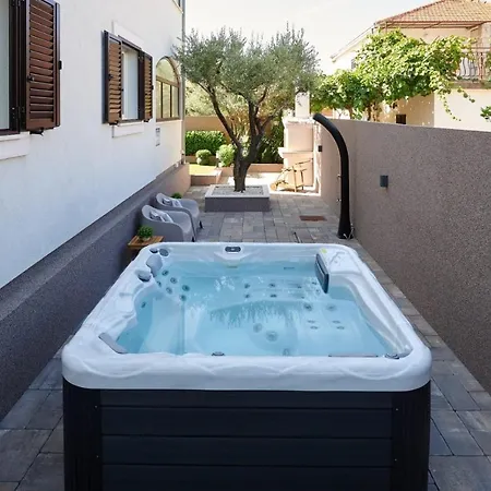 فيلة Demonta تروغير