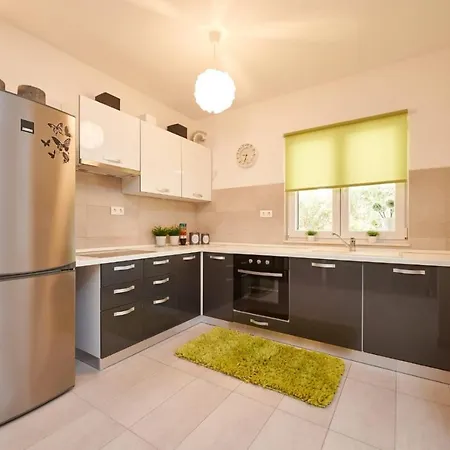 Demonta فيلة تروغير