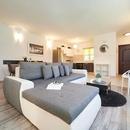 Demonta * Τρογκίρ