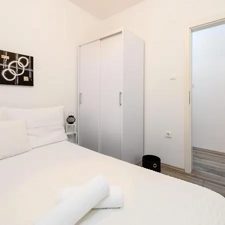 فيلة Demonta تروغير