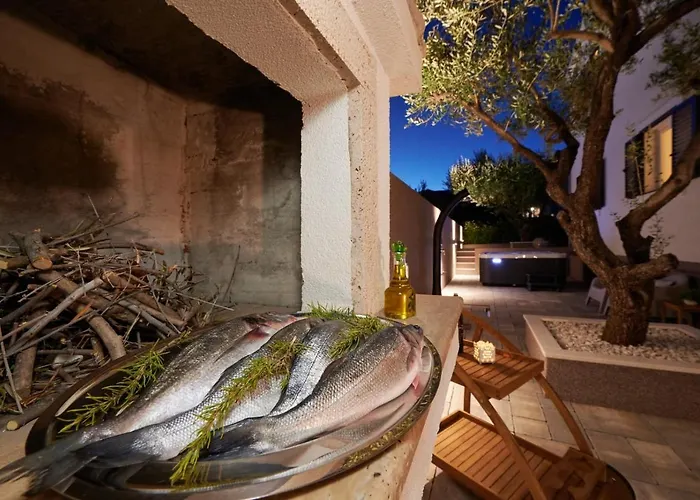 Demonta * Трогир