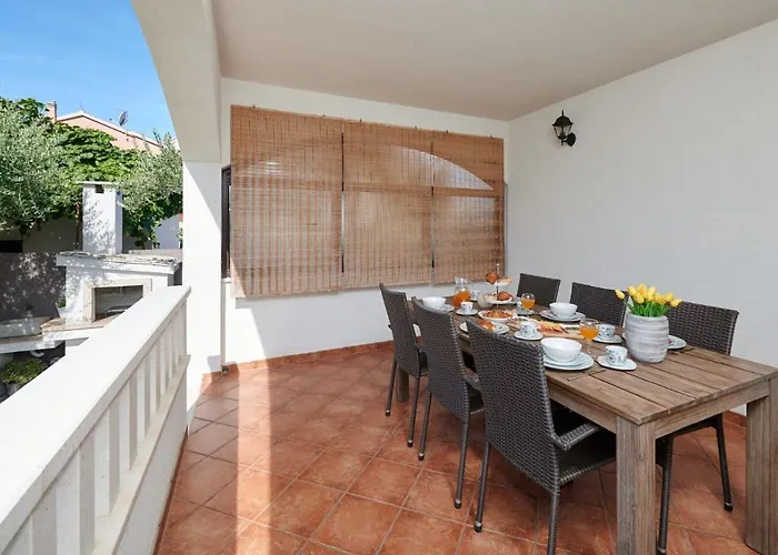 Demonta Villa Trogir